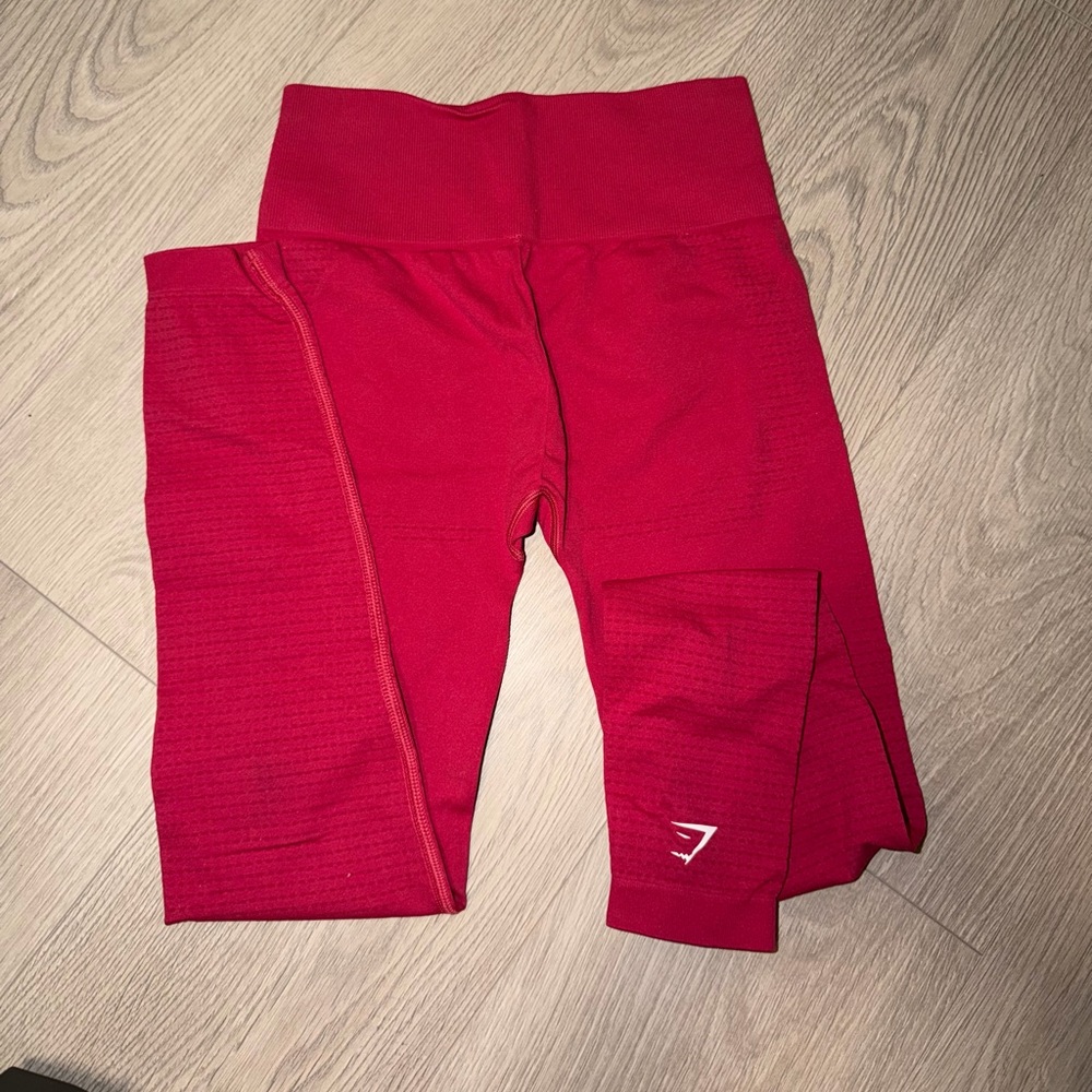 Women‘s cute pink gym shark leggings
